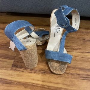 Jean bamboo bottom heel that wraps around ankle